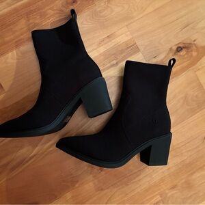 Vivaia Black Ankle Boots